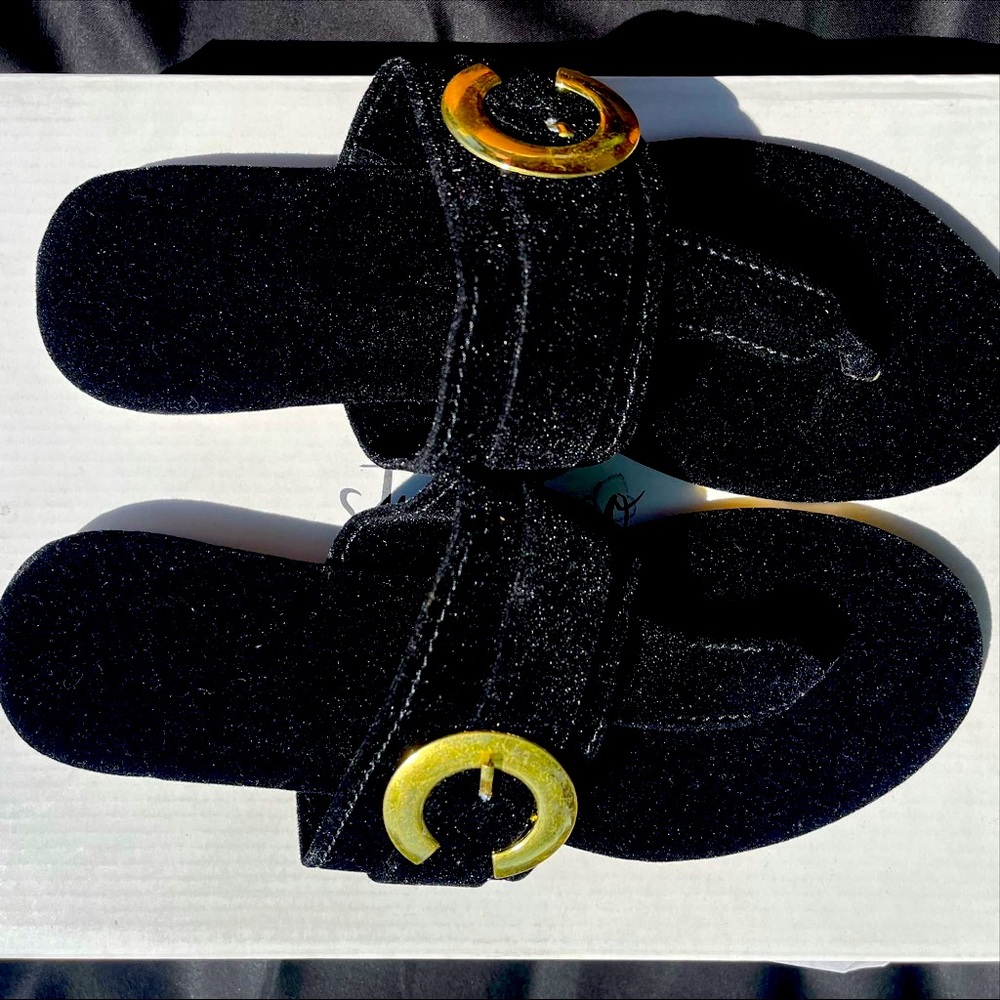 Classic Ladies Leather slippers.Beauty at a glance